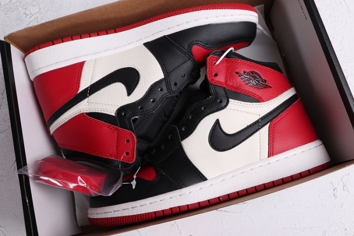 Women's AJ 1 High Retro Classics Shoes 575441-610