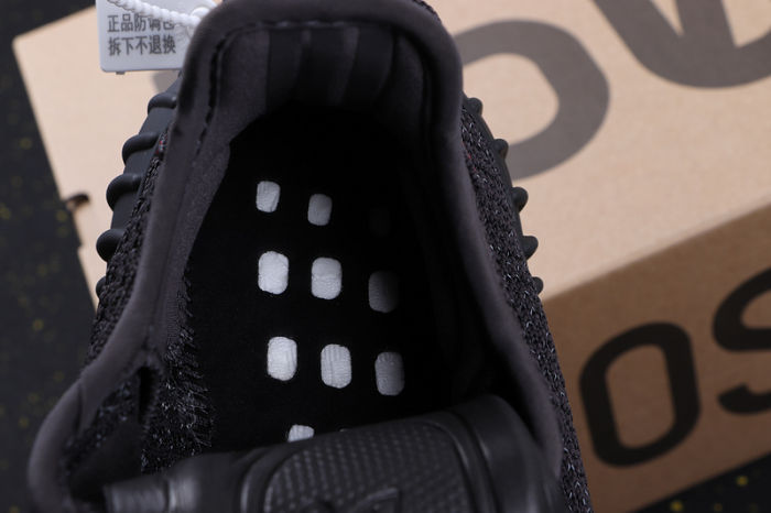 YEEZY BOOST 350 V2