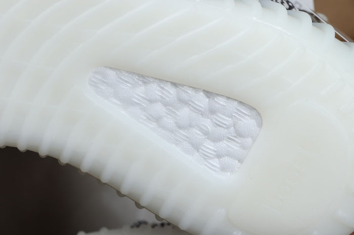 YEEZY BOOST 350 V2