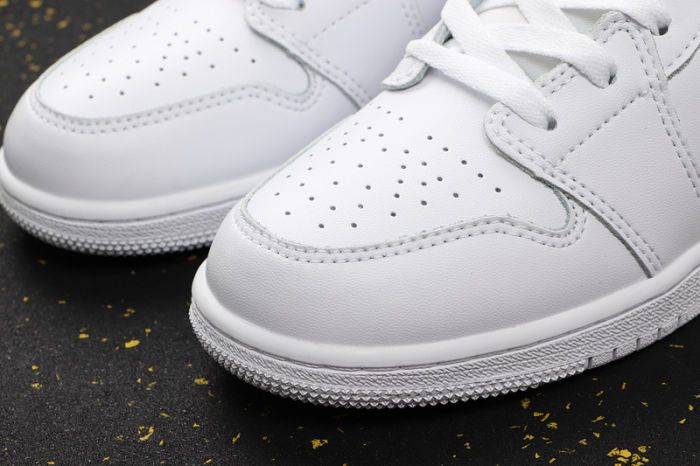 AJ 1 Low Retro Classics Shoes 553560-114