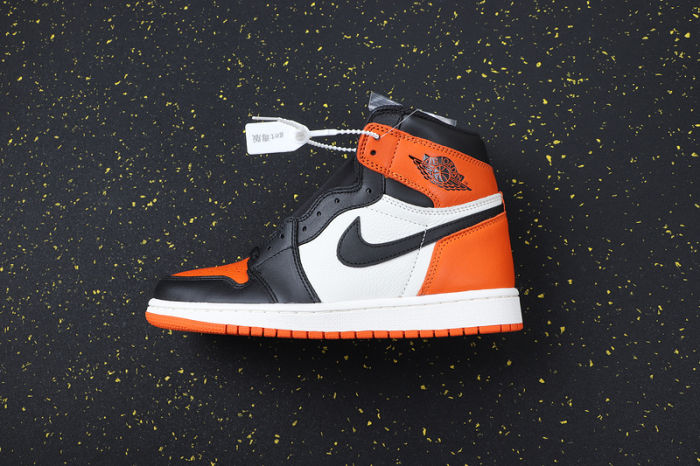 AJ 1 High Retro Classics Shoes 555088-005