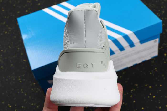 EQT Back ADV