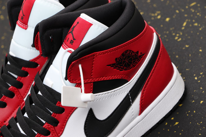 AJ 1 Mid Retro Classics Shoes 554724-069
