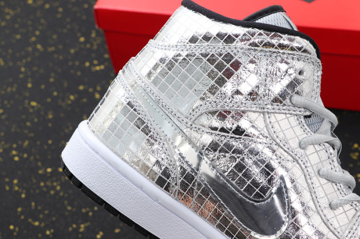 AJ 1 Mid Retro Classics Shoes CU9304-001
