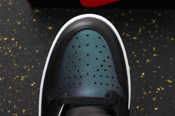 AJ 1 High Retro Classics Shoes 907958-015