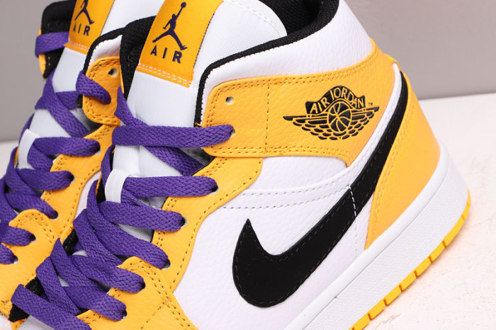AJ 1 Mid Retro Classics Shoes 852542-700