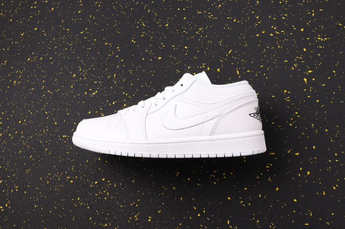 AJ 1 Low Retro Classics Shoes 553560-101