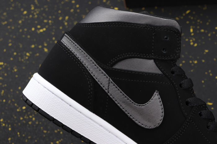 AJ 1 Mid Retro Classics Shoes 852542-012