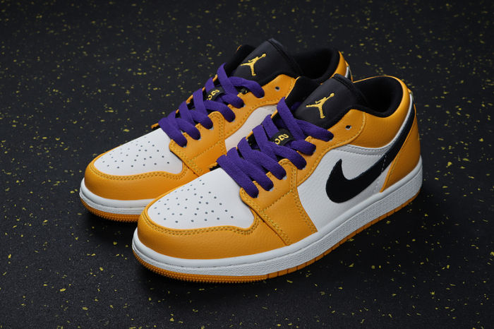 AJ 1 Low Retro Classics Shoes 553558-700