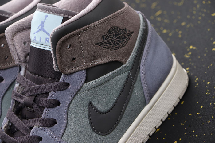 AJ 1 Mid Retro Classics Shoes 852542-203