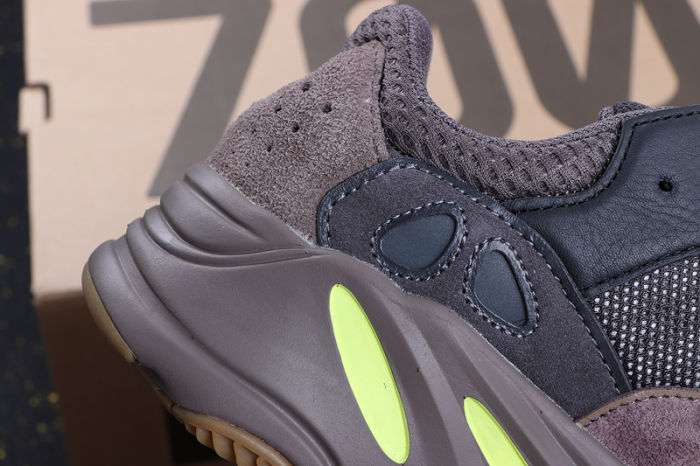 YEEZY BOOST 700