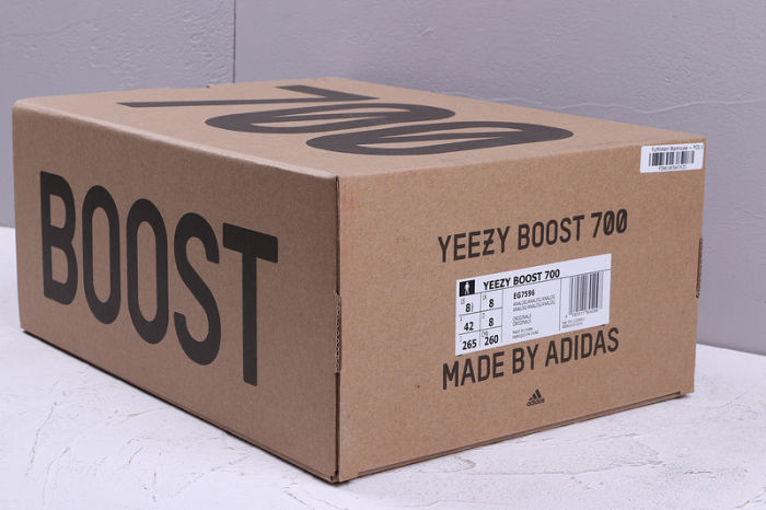 YEEZY BOOST 700