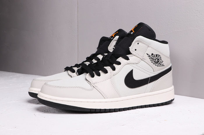 AJ 1 Mid Retro Classics Shoes 852542-002