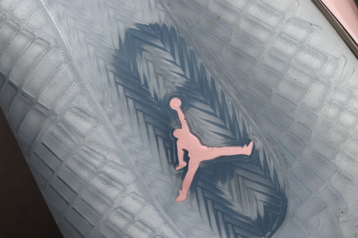 AJ270 Retro Classics Shoes CD7070-002
