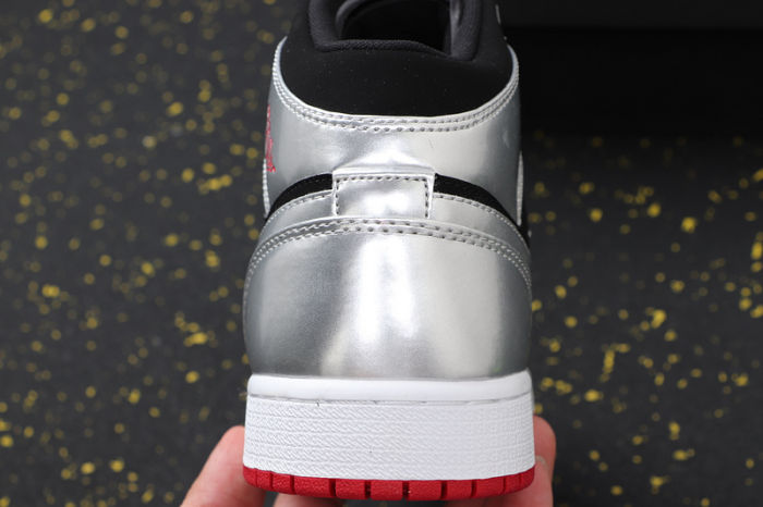 AJ 1 Mid Retro Classics Shoes 554724-057
