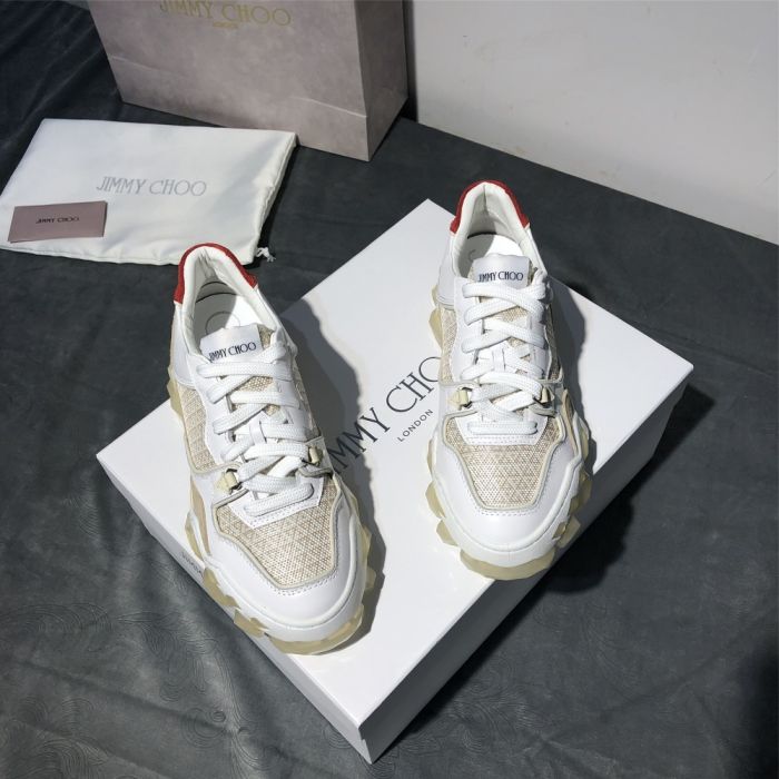 In 2020, the JC Sports Department will bring a series of luxurious, charming, hand-made and shocking works  Noble Series , which will inject unlimited creativity and details into this season's design.  The most eye-catching and glamorous pair of shoes 👡, using an unexpected new way to shine.  The fabric is selected from imported cowhide material combined with sequins