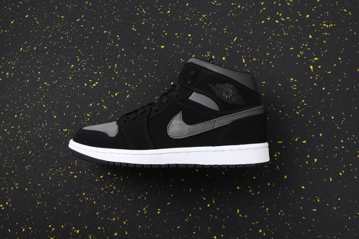 AJ 1 Mid Retro Classics Shoes 852542-012