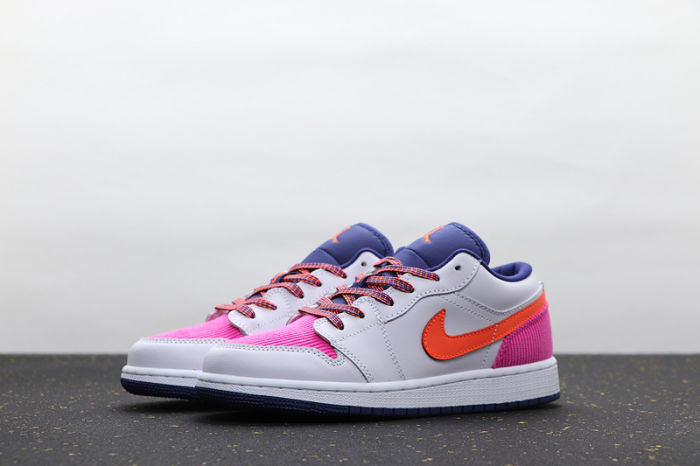 Women's AJ 1 Low Retro Classics Shoes 554723-502