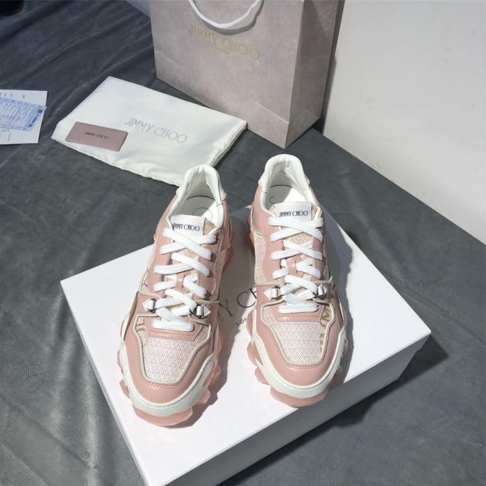 In 2020, the JC Sports Department will bring a series of luxurious, charming, hand-made and stunning works  Noble Series , injecting unlimited creativity and details into this season's design.  The most eye-catching, most charming pair of shoes 👡, uses an unexpected new way to shine.  The fabric is selected from imported cowhide material combined with sequins to bring a luxurious and exquisite look. The exaggerated outsole shape creates just the right sense of modernity. ! The design is casual and easy to