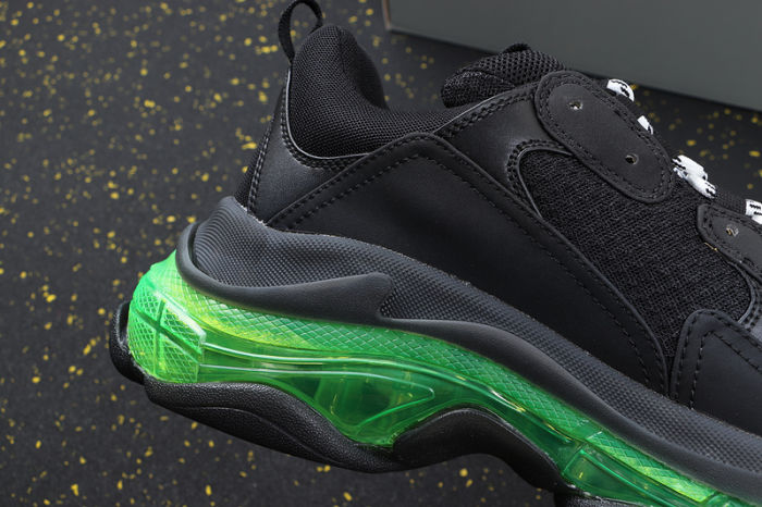 Triple S Classics DA96