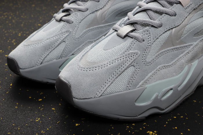 YEEZY BOOST 700