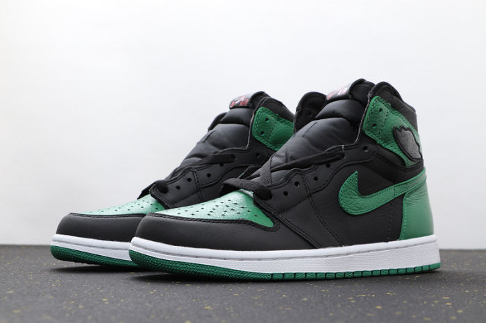 AJ 1 High Retro Classics Shoes 555088-030