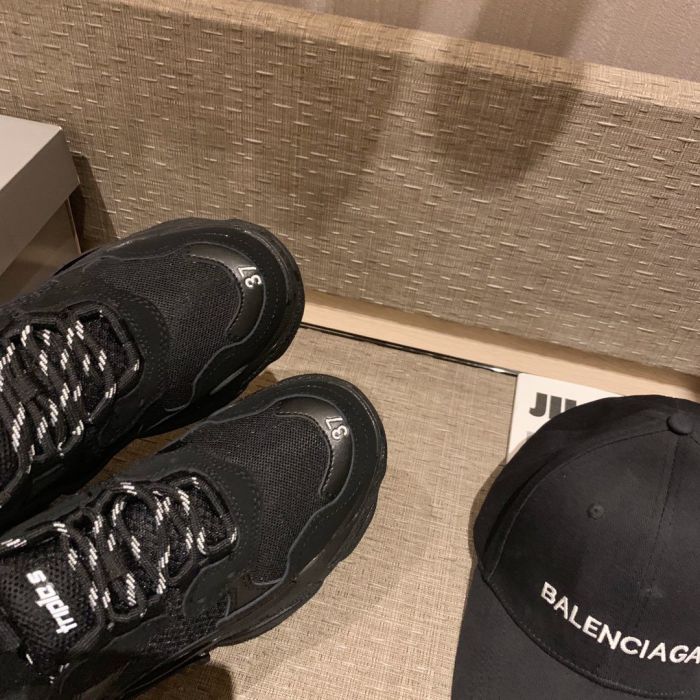 Balenciaga triple-s dad shoes