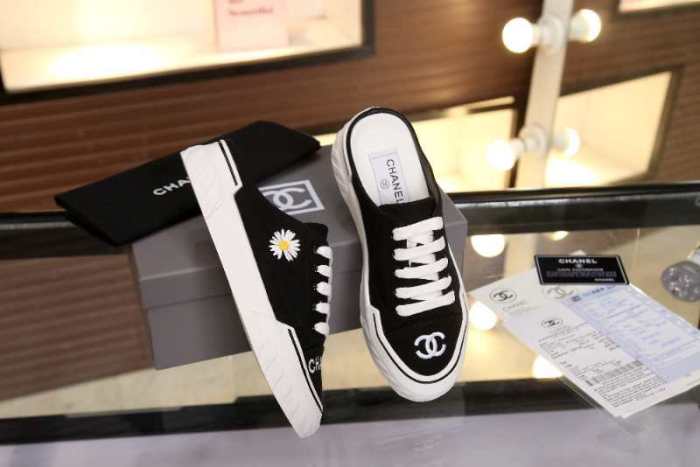 Chanel small fragrance Daisy mid ancient super soft half drag canvas shoes