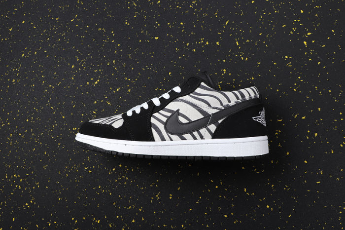 AJ 1 Low Retro Classics Shoes 553560-057