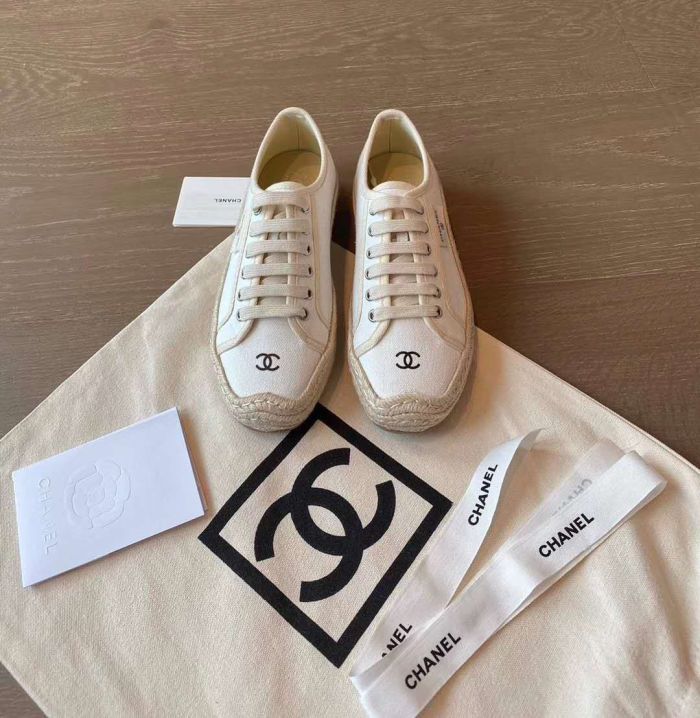 Chanel20ss new embroidered embossed round head canvas shoes