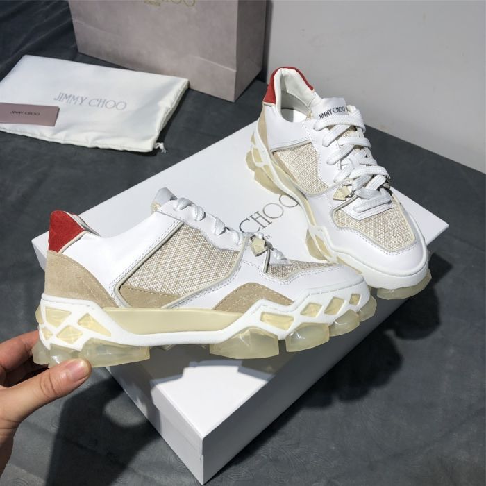 In 2020, the JC Sports Department will bring a series of luxurious, charming, hand-made and shocking works  Noble Series , which will inject unlimited creativity and details into this season's design.  The most eye-catching and glamorous pair of shoes 👡, using an unexpected new way to shine.  The fabric is selected from imported cowhide material combined with sequins