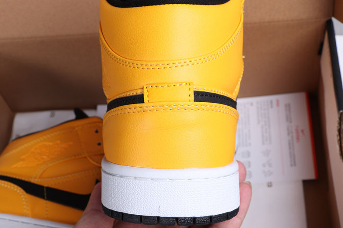 AJ 1 Mid Retro Classics Shoes 554724-700