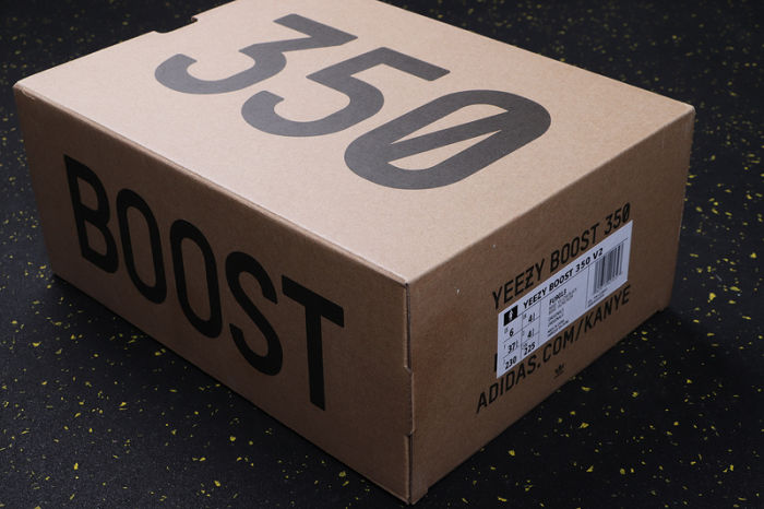 YEEZY BOOST 350 V2