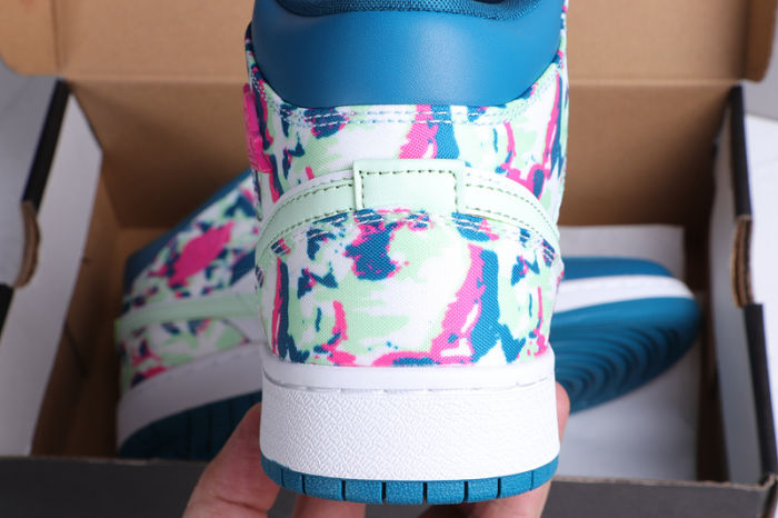 Women's AJ 1 Mid Retro Classics Shoes 555112-300