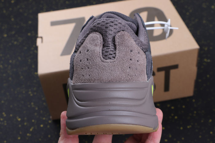 YEEZY BOOST 700