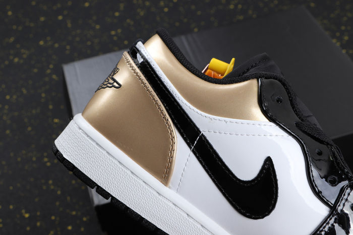 AJ 1 Low Retro Classics Shoes CQ4277-700