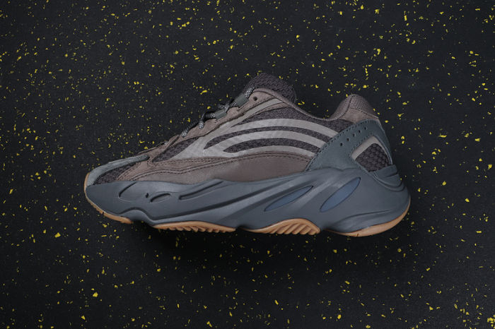 YEEZY BOOST 700