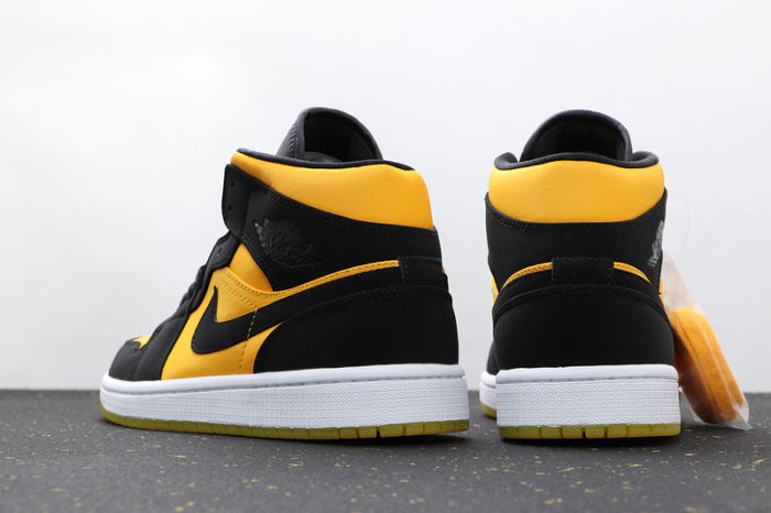AJ 1 Mid Retro Classics Shoes CD6759-007