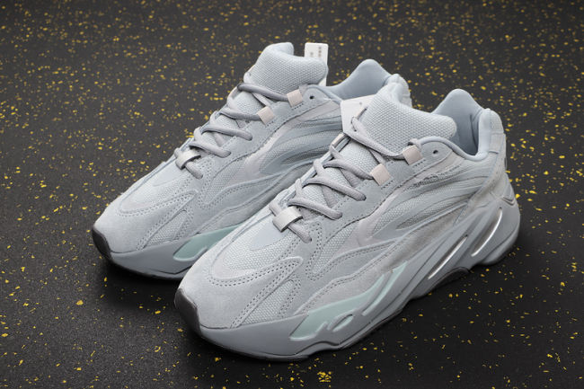 YEEZY BOOST 700
