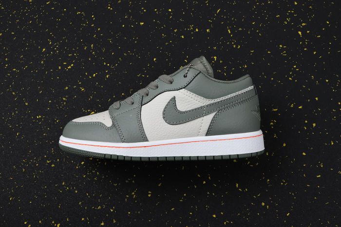 AJ 1 Low Retro Classics Shoes 553560-121