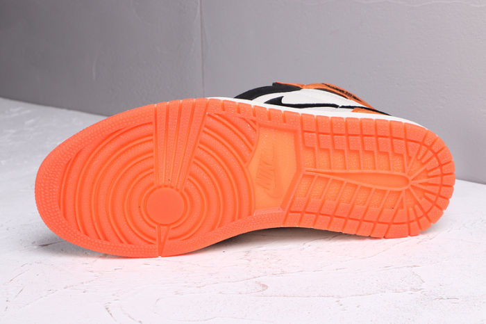 AJ 1 High Retro Classics Shoes AV3725-010