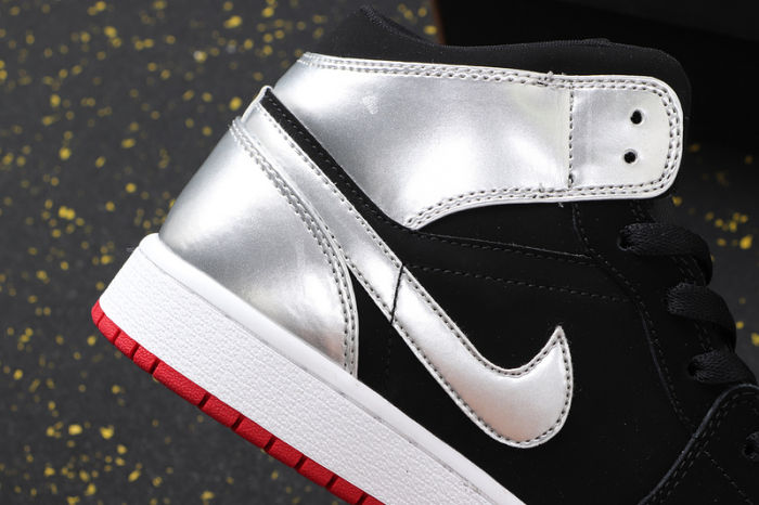 AJ 1 Mid Retro Classics Shoes 554724-057