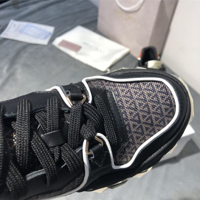 In 2020, the JC Sports Department will bring a series of luxurious, charming, hand-made and shocking works  Noble Series , which will inject unlimited creativity and details into this season's design.  The most eye-catching, most charming pair of shoes 👡, uses an unexpected new way to shine.  The fabric is selected from imported cowhide material combined with sequins to bring a luxurious and exquisite look. The exaggerated outsole shape creates just the right sense of modernity. ! The design is casual and
