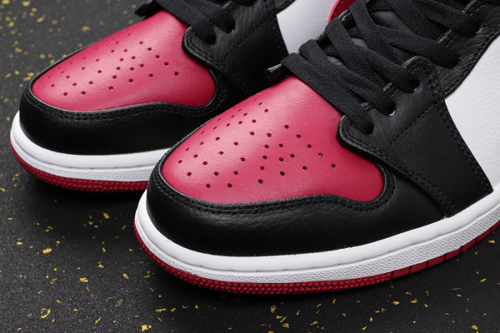 AJ 1 Mid Retro Classics Shoes 554724-066