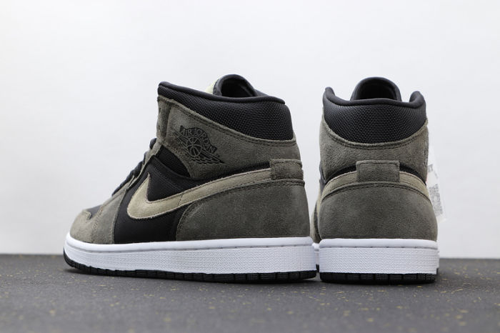AJ 1 Mid Retro Classics Shoes BQ6472-030