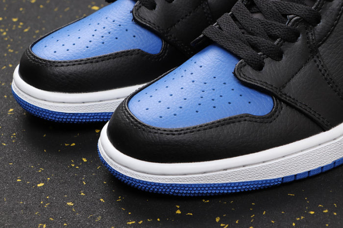AJ 1 Mid Retro Classics Shoes 554724-068