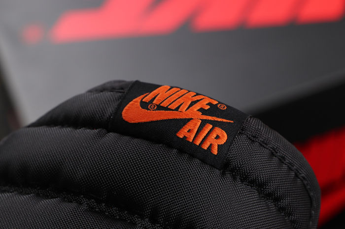 AJ 1 High Retro Classics Shoes 555088-028