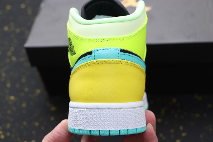 AJ 1 Mid Retro Classics Shoes BQ6931-037