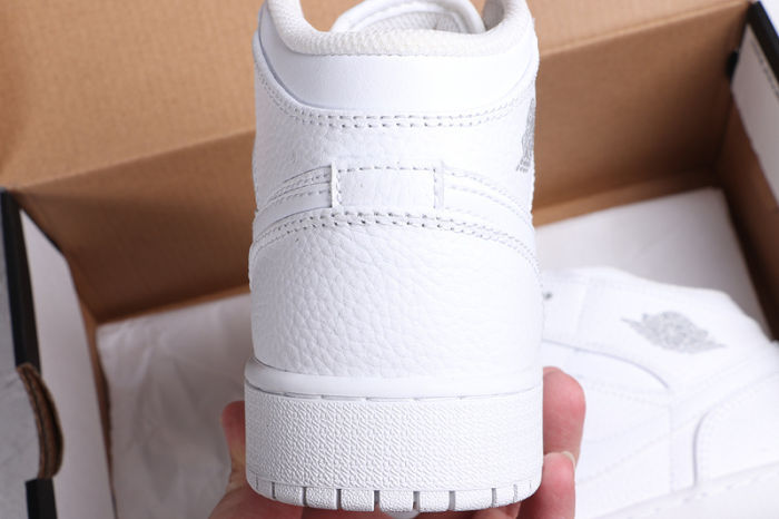 AJ 1 Mid Retro Classics Shoes 554724-109