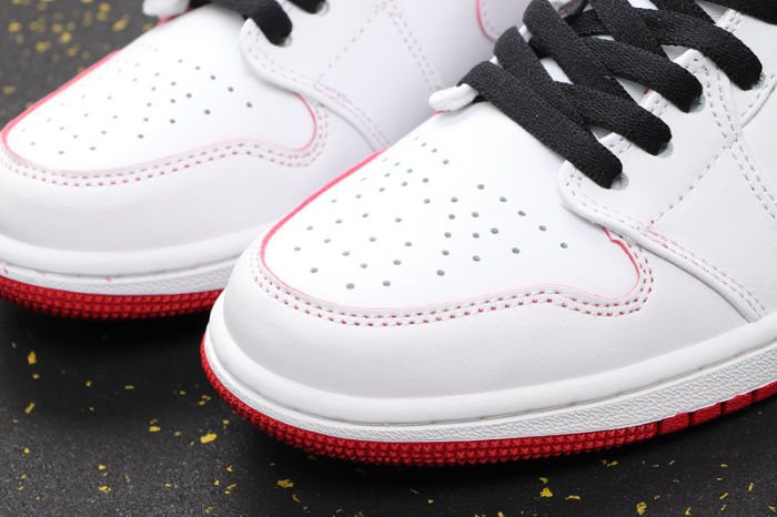 AJ 1 Mid Retro Classics Shoes 554724-103